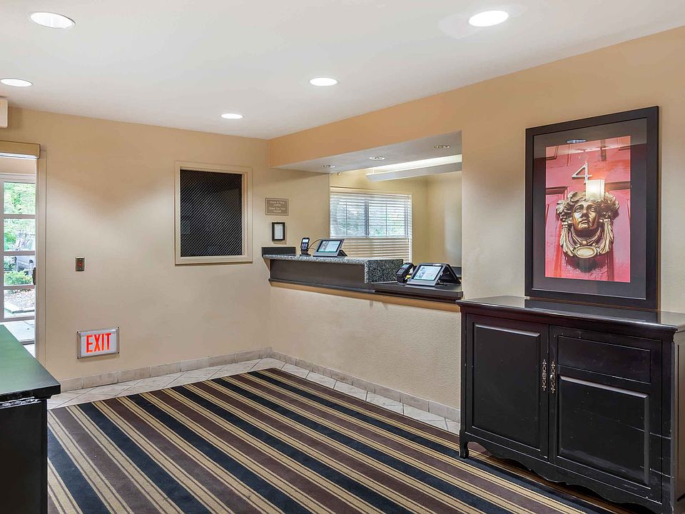 Lobby and Guest Check-in