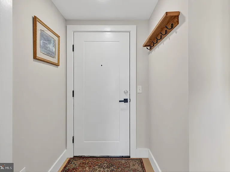 919 12th St NE #305 — Photo 24