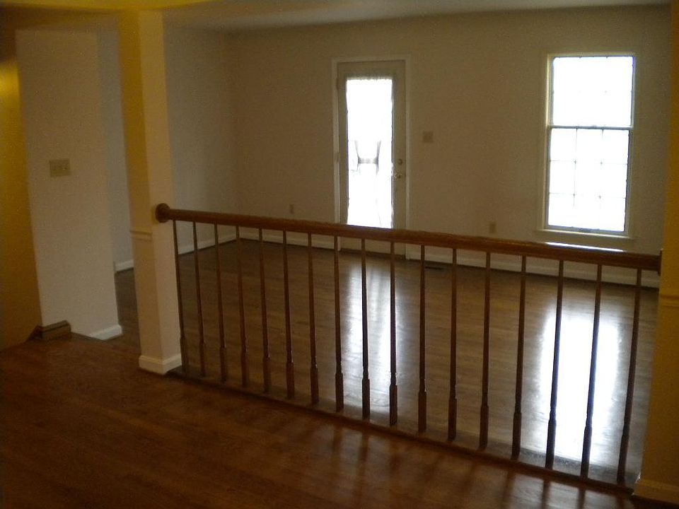 2nd image of 8265 Waterside Ct