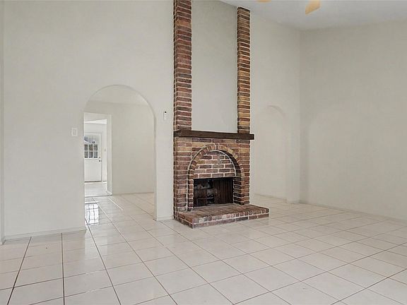 3rd image of 9423 Bollingbrook Dr