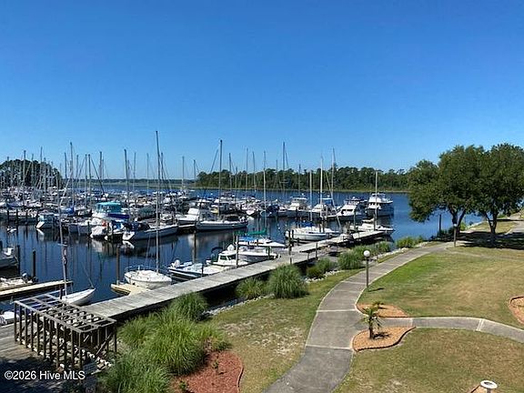 5th image of 220 Dockside Dr