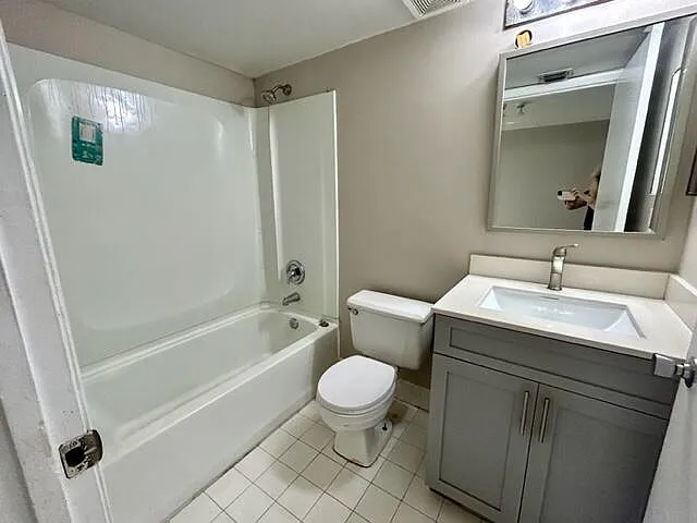 741 N Pine Island Rd #303 — Photo 14