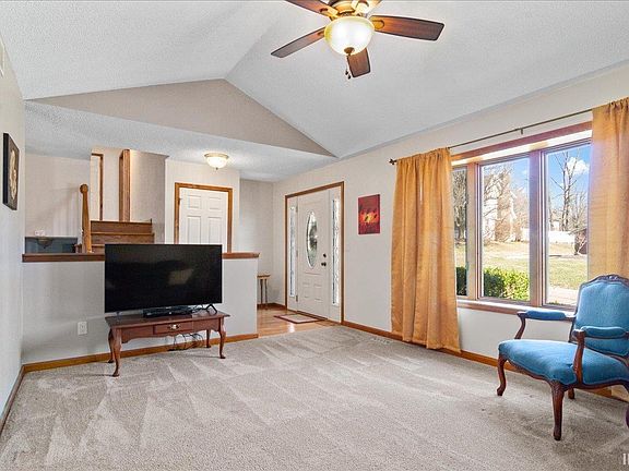 3rd image of 10120 Belmont Ct