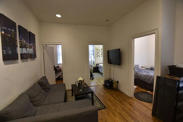 Rented by REAL New York | media 32