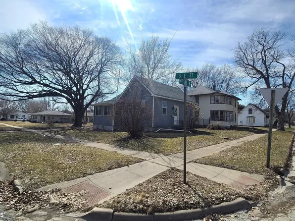 402 4th Ave W, Oskaloosa, IA 52577