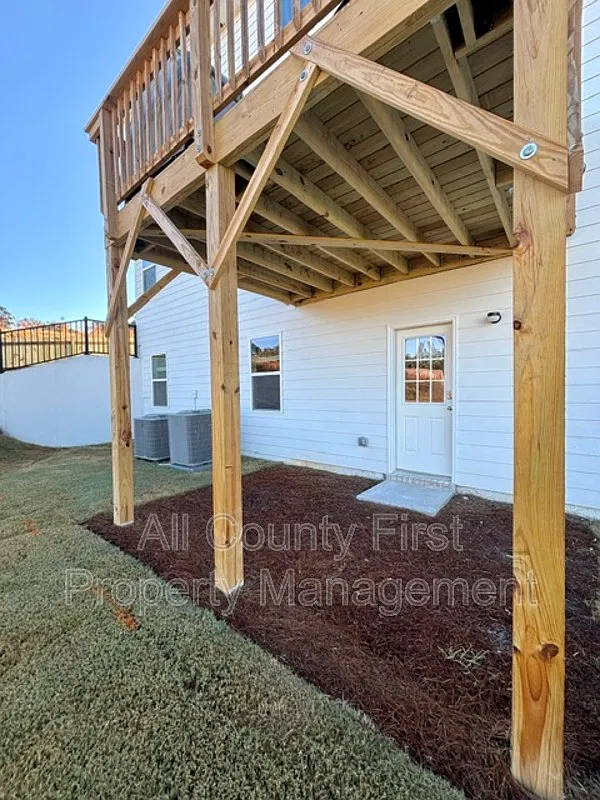 1 bed, 1.0 bath, 900 sqft, $1,800 — Photo 2