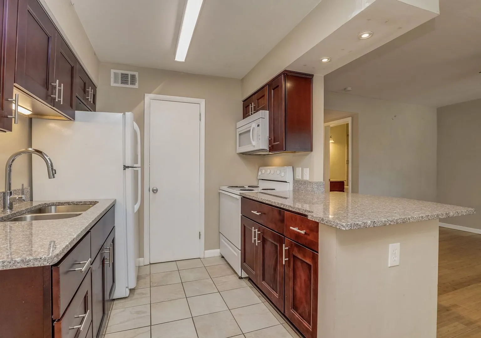 Little Bay Ave 1226 — Photo 2