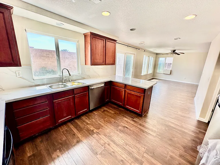 866 Papaya St — Photo 11