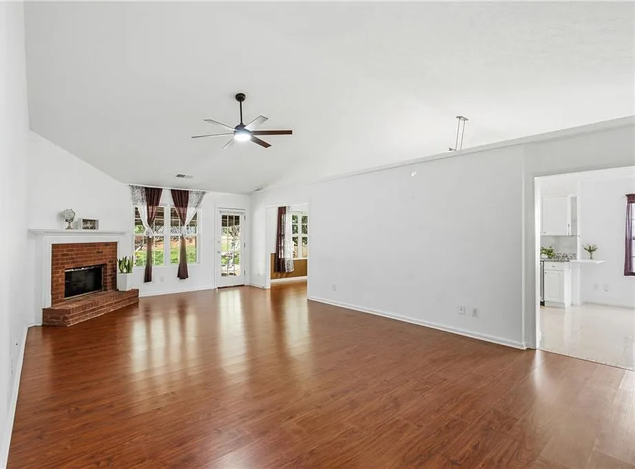 3 bed, 2.0 bath, 1778 sqft, $2,250 — Photo 3