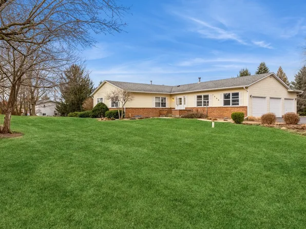1609 Polaris Rd, Spring Grove, IL 60081