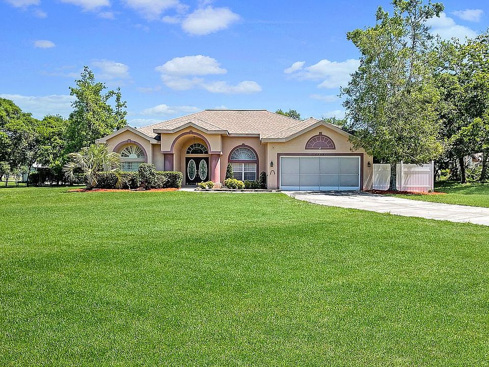 Lawn has been photoshopped
