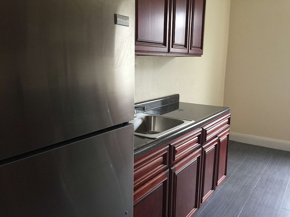 2nd image of 1633 Sterling Pl APT 2I