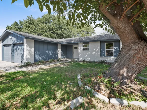 1410 Oakbrook St, Lancaster, TX 75134