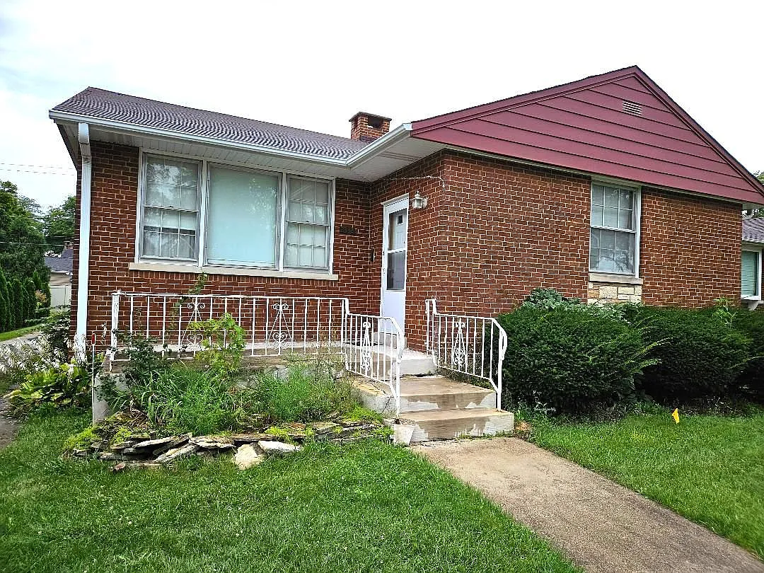 2332 Stratford Ave photo 1