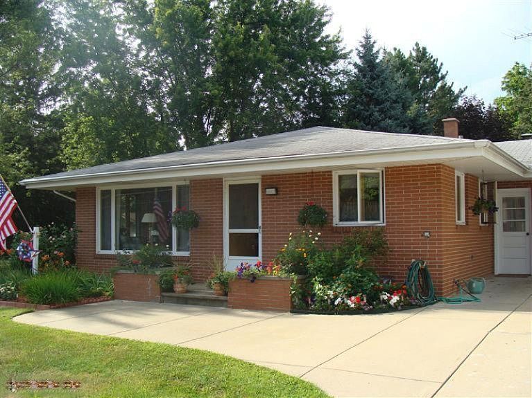 1st image of 945 Vineland Ave