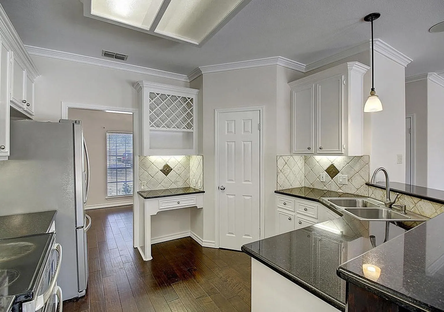 5101 Cavendish - 4/Bed 2.5/Bath - $2,995/month — Photo 2