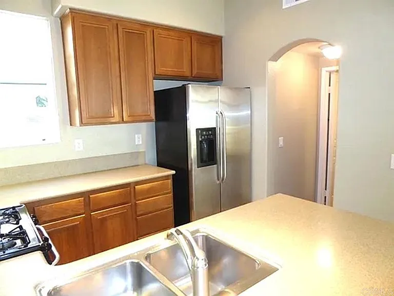 472 Almond Rd — Photo 3