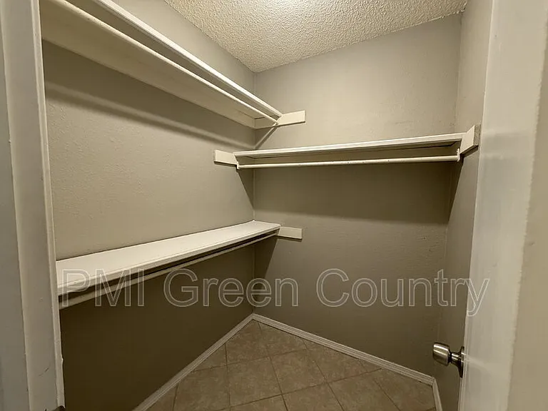 900 W Norman St — Photo 18