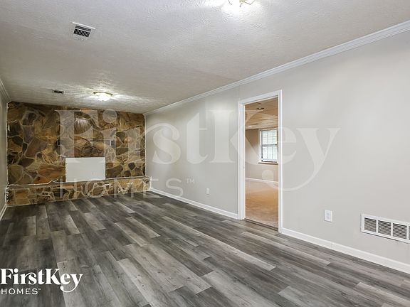 4th image of 3800 Charlotte Dr