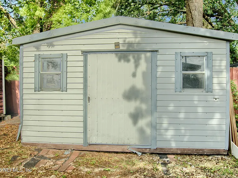 1370 Labelle St — Photo 17