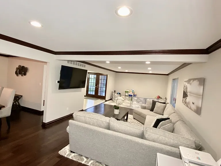 4077 Lincoln Dr — Photo 7