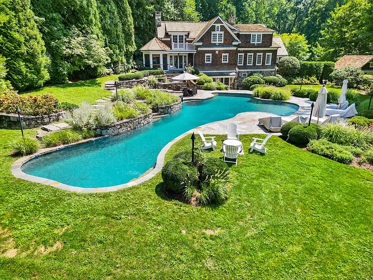 15 Catamount Rd — Photo 2