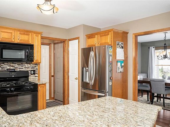 5th image of 15 Thomas Dr