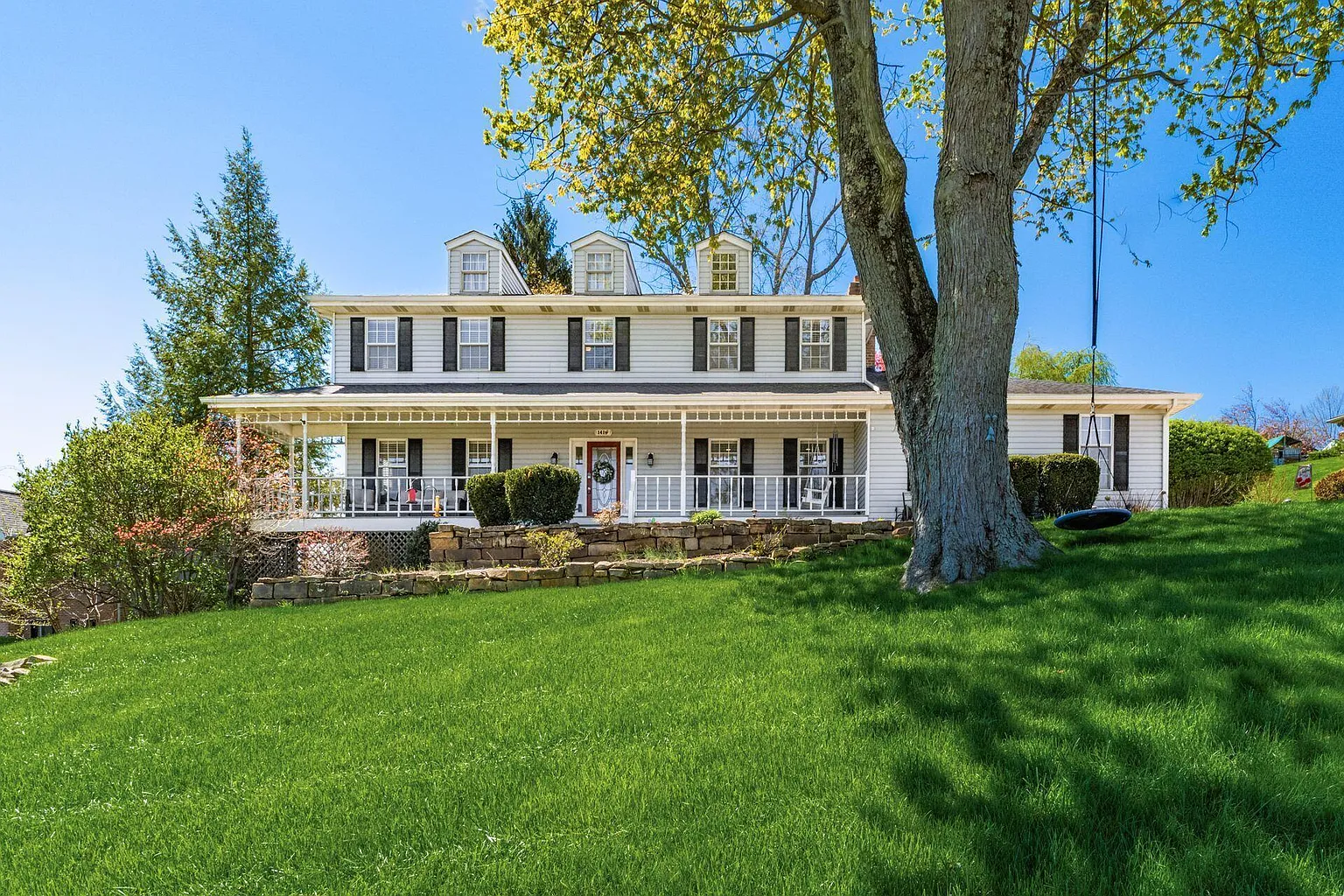 141 Applewood Dr photo 1