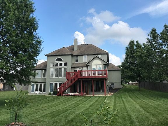 left windows on the lawn are from basement. The right three ones closed from the a bedroom, The windows from left to right at 2nd floor ( front door view is 1st floor or ground floor) are master room, living room, wall fireplace, dinner place.