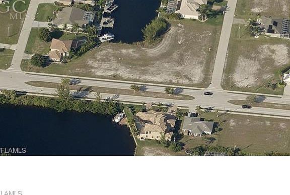 4th image of 2831 Beach Pkwy W