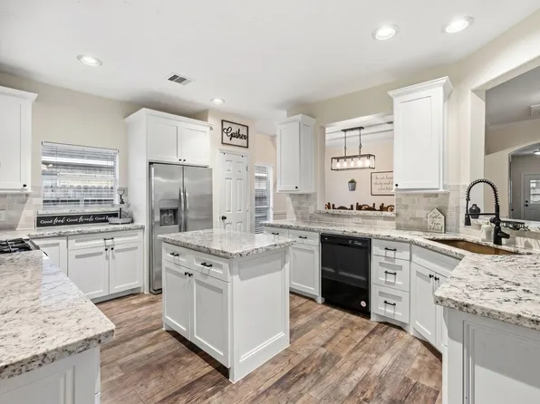 8227 Shady Grove St, Cove, TX 77523