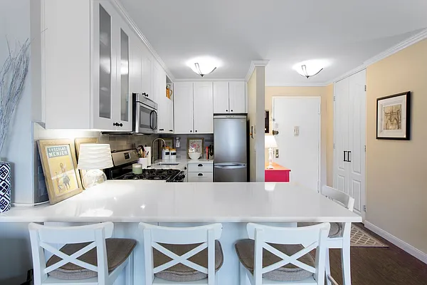 Sold by Realty Collective | media 3