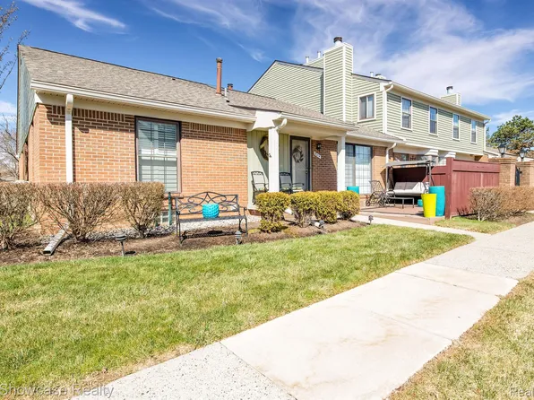31214 Country Blf #216, Farmington Hills, MI 48331