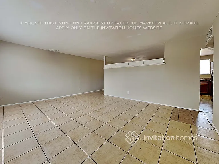 5611 N 65th Ave — Photo 4
