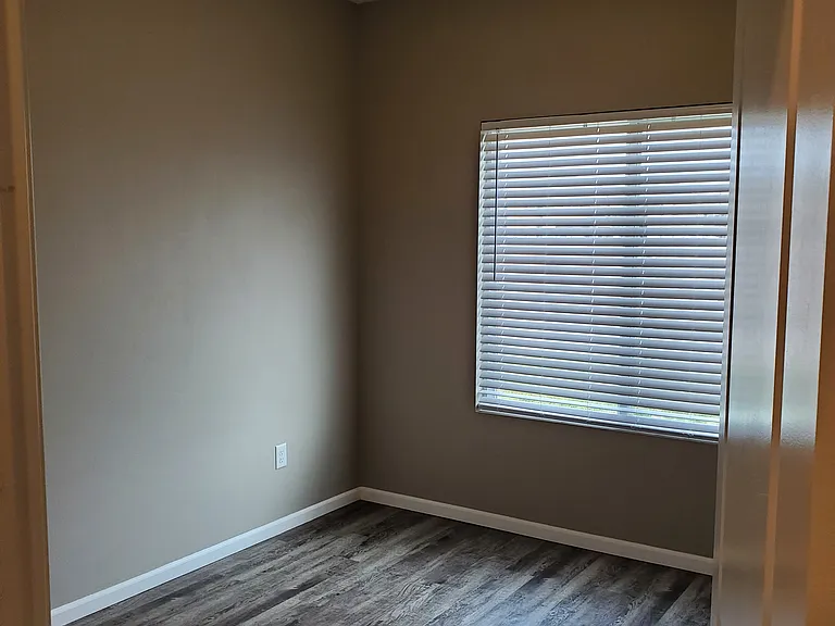 414 S Longbranch Dr — Photo 18