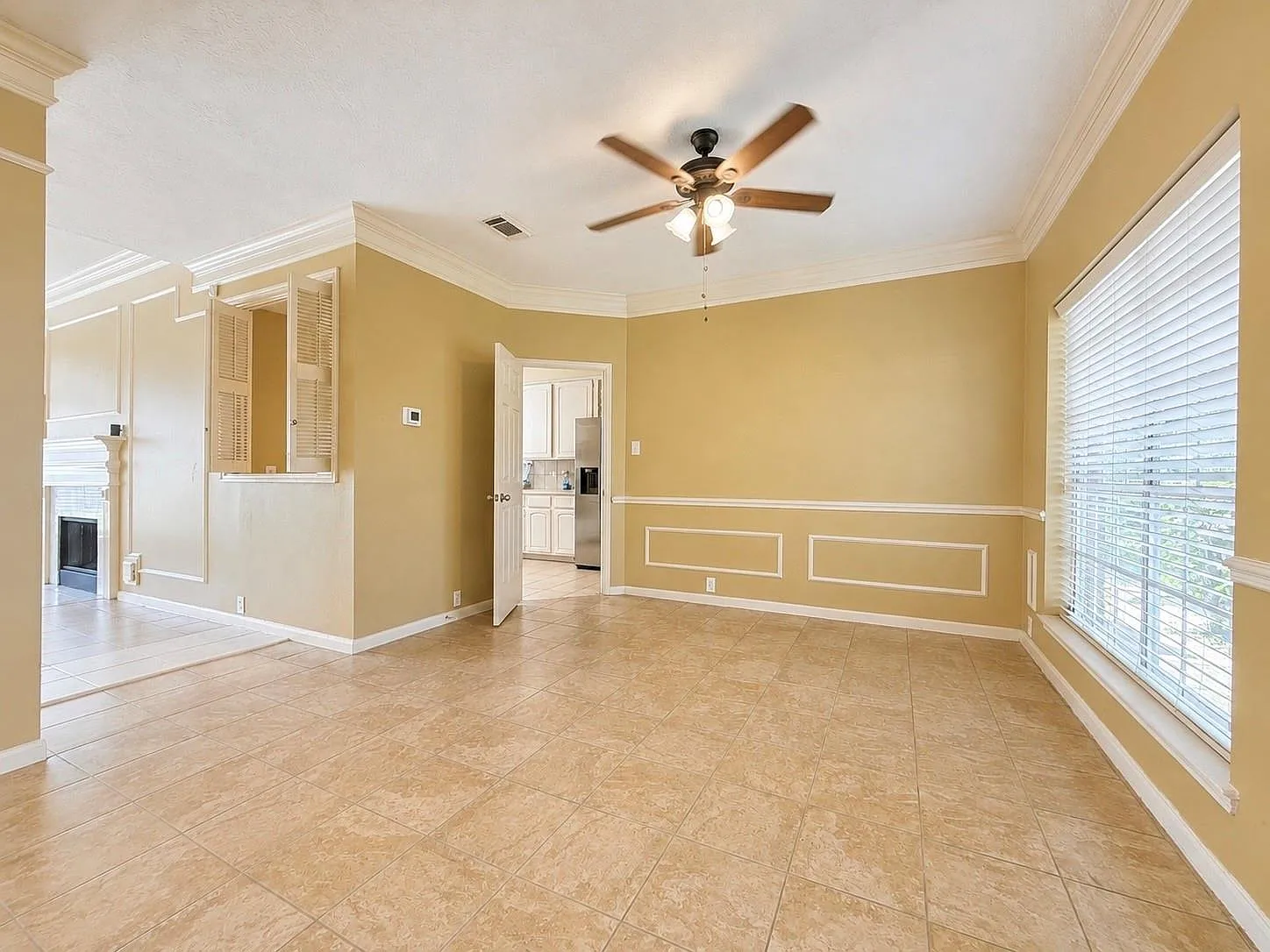 4 bed, 2.5 bath, 2440 sqft, $2,999 — Photo 4
