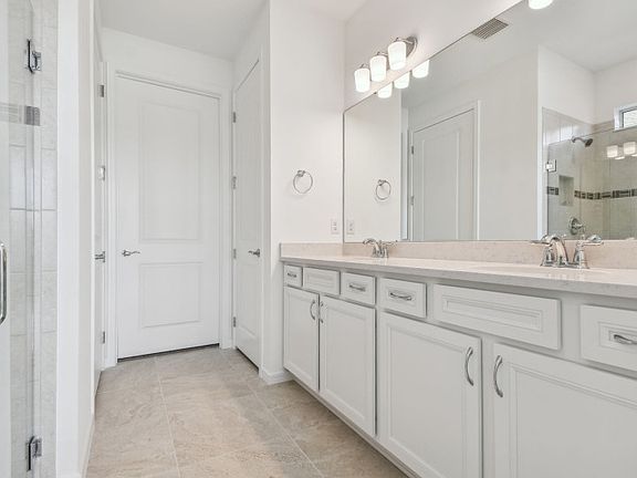 Owner s Bath with Dual Sinks