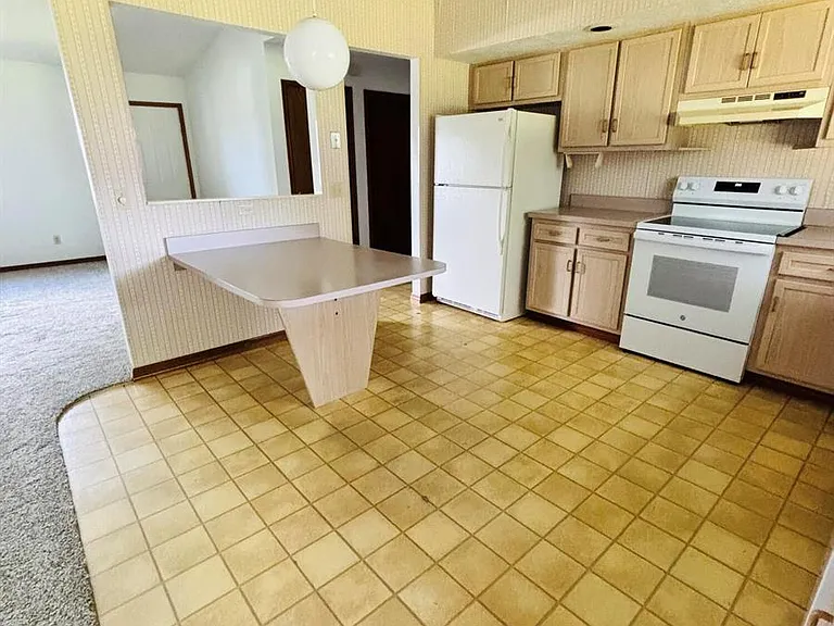 337 NW Tyler Ave — Photo 9