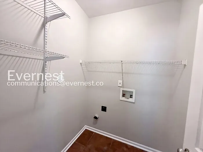 1136 Washington Dr — Photo 16