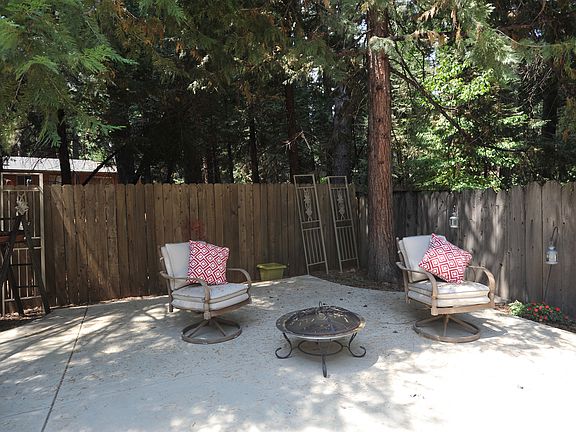 4th image of 1724 Pine Dr