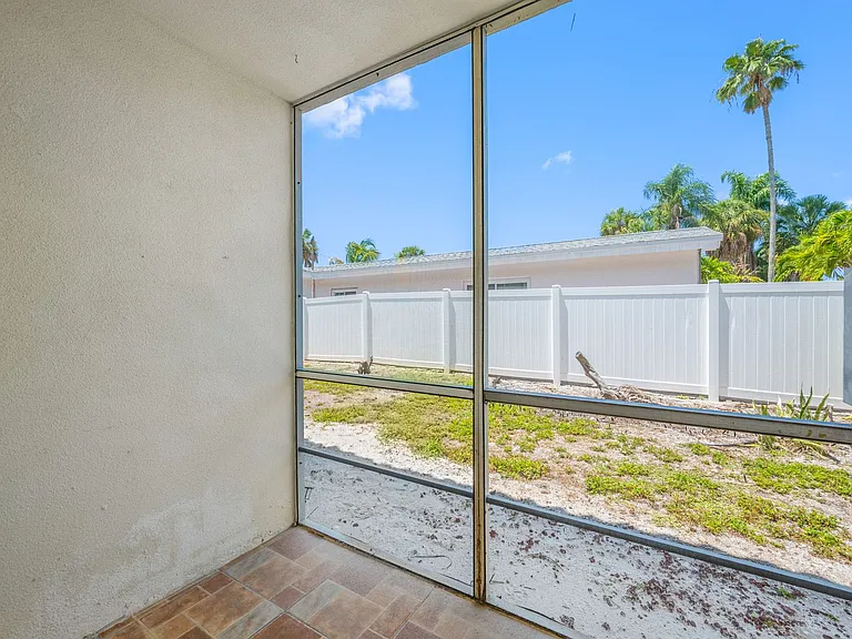 Oasis I on St Pete Beach — Photo 44