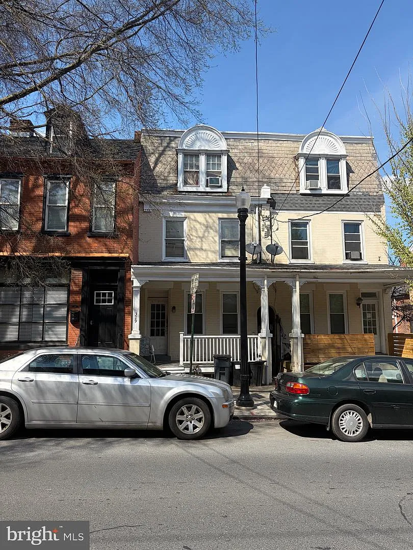 329 W King St photo 1