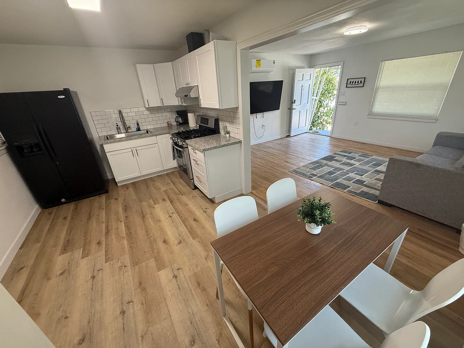 2 bed, 850 sqft, $1,500 — Photo 4