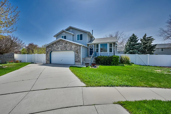 1045 W Ranch Park Dr — Photo 2
