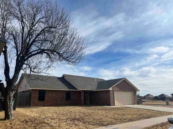 1916 SW Parkgrove Dr, Lawton, OK 73505