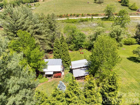 107-111 Hougie Heaven Ln, Franklin, NC 28734