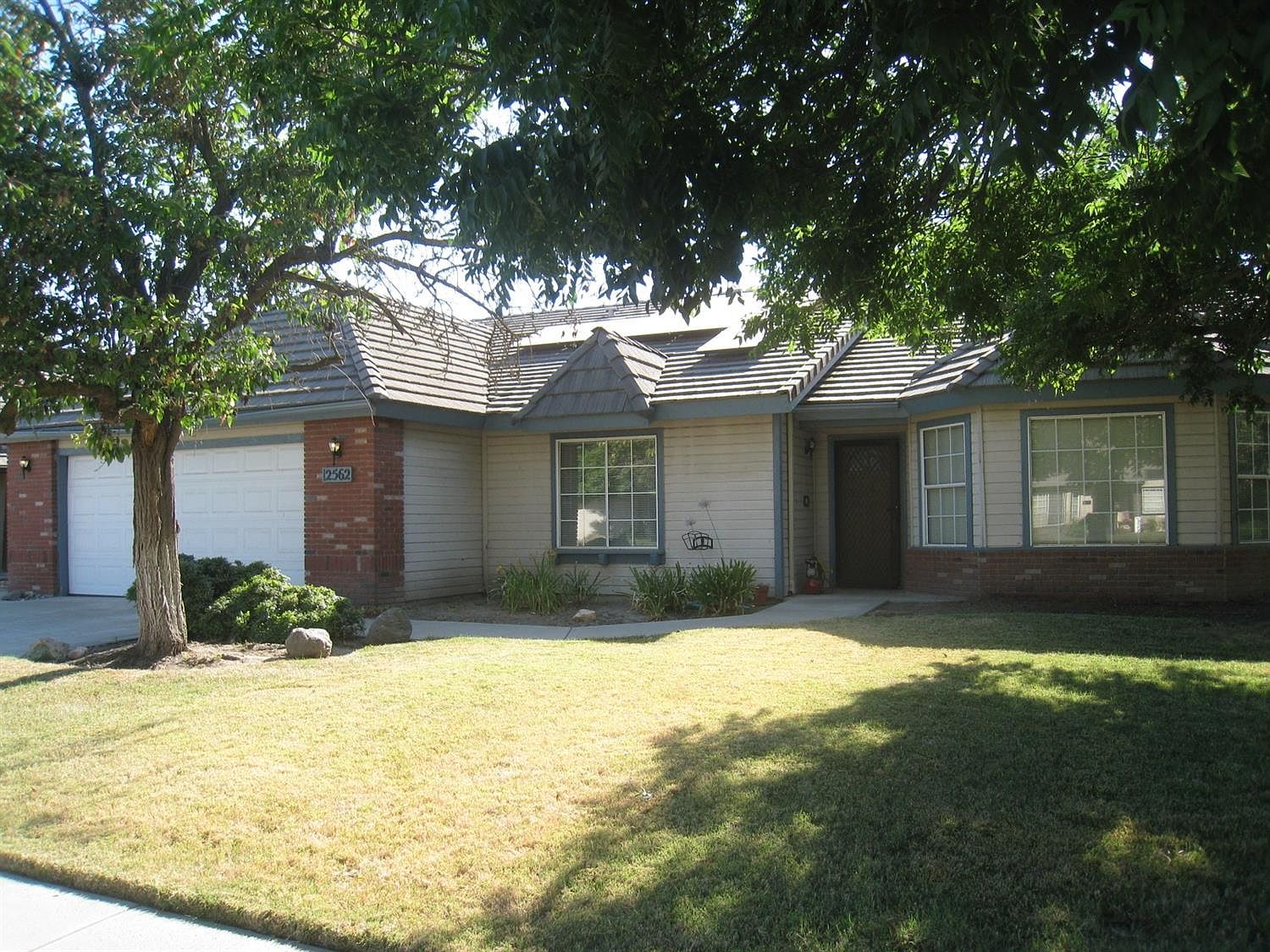 2562 Lake Way Hanford Ca 93230 Mls 562186 Zillow