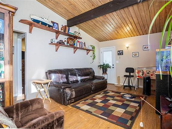 3rd image of 4441 Mockingbird Ln