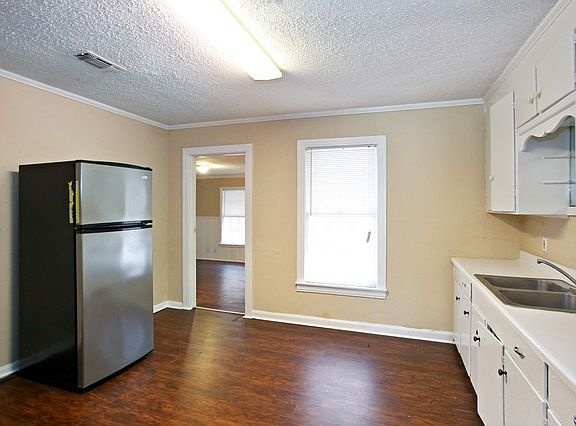 2nd image of 1611 Long Ave