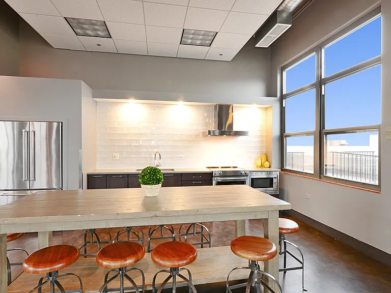 900 N Kingsbury St #809 — Photo 14